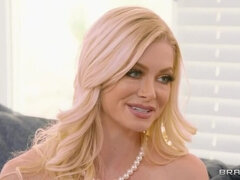 Veľké kozy, Blondína, Brunetka, Hd, Lesbické, Upínateľné dildá, Tetovanie, Hračky