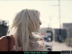 Velika rit, Prstni, Lezbijke, Lizanje, Milf, Naravne joške, Orgija, Joške