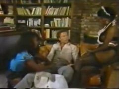 Gros seins, Noir ébène, Poilue, Lingerie, Masturbation, Seins naturels, Orgie, Rétro ancien