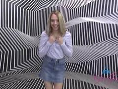 Lily flashes you at the Selfie Museum!