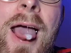 Σπέρμα στο στόμα της, Μόνος