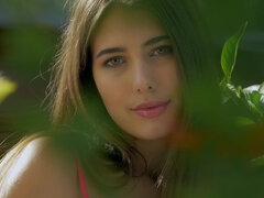 Brunette, Hd, Naturlige bryster, Utendørs, Alene, Tenåring