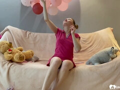 Big Bust beauty takes selfies during a hottie solo