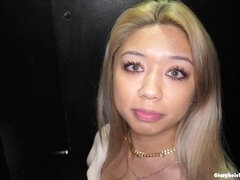 Blondýna, Kuřba, Sperma v puse, Stříkání spermatu, Dávení penisem, Na obličej, Honění, Přírodní prsa