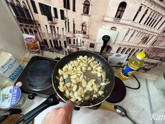 18 anos, Bundão, Morena, Masturbação, Cozinha, Pontos de vista