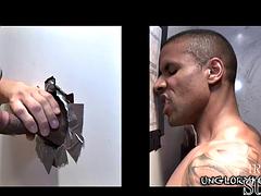 Fooled str8 guy cocksucked in gloryhole