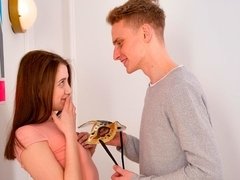 Κώλος, Πίπα, Μελαχροινή, Σε στάση σκύλου στα τέσσερα, Μαλακία, Φιλί, Έφηβος, Βυζιά