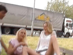 Blondinka, Fafanje, Zunanji izliv, Nemke, Zunaj, V javnosti, Retro, Trojček