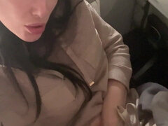 Amatéři, Brunetka, Masturbace, Milf žcbp, Mamina, Na veřejnosti, Záchod