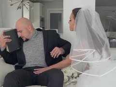 Kelsi Monroe sucks & fucks the officiant wering her wedding dress