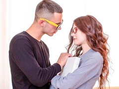 Pik sutte, Brunette, Hundestilling, Kysse, Slikning, Fisse, Teenager, Bryster