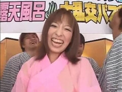 Grosse titten, Gruppensex, Japanische massage, Masturbation, Öffentlich