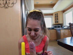 Kukk suging, Brunette, Ansiktssperm, Runke, Hardcore, Petite, Svelge, Stramt