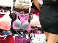 AMATEUR TEEN WITHOUT PANTIES IN THE MALL