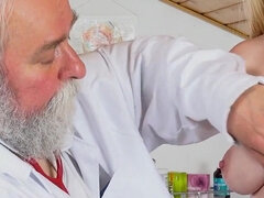 Gros seins, Blonde, Tchèque, Médecin, Fétiche, Gyneco, Bureau, Petite femme