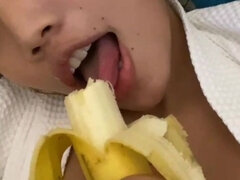 Emma Thai Plays with Banana and Tease Sexy in Live Webcam Show