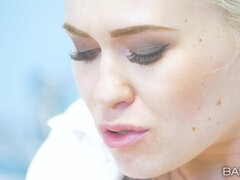 Brunette, Fødder, Fodjob, Håndjob, Naturlige bryster, Kontor, Fisse, Barberet