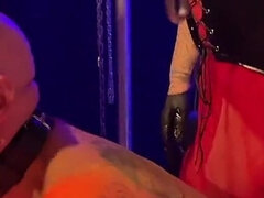 Bondage discipline sadomasochisme, Grote mammen, Dominante vrouw, Hardcore, Latex, Moeder die ik wil neuken, Slaaf, Tatoeage