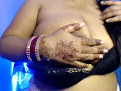 To Have Self-sex, a Desi Solo Girl Takes Her Finger in Her Mouth and Does a Blowjob and Presses Her Boobs.