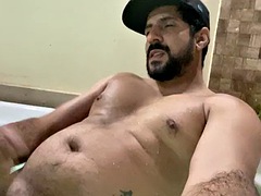 Rodrik in the hot tub with his body all wet playing until he squirts lots of cum, cumshot in the jacuzzi