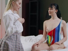 엉덩이, 핑거링, 키스, 랑제리, 자연의 가슴, 면도된, 빼빼한, 스트리핑