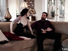 Fresh fiance Anna de Ville did not pass the rich family gold digger test