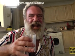 Grote kont, Bruinharig, Fetisj, Hardcore, Moeder die ik wil neuken, Orgasme, Tatoeage, Trio