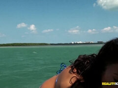 Anál, Zadek, Bikini, Blondýna, Brunetka, Stříkání spermatu, Latinské, Venku