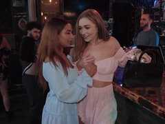 아기, 금발의, 사정 샷, 레즈비언, 오르가슴, 야외의, 공개적인, 보지