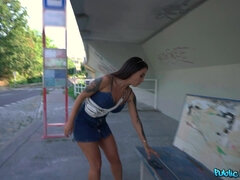 Amatéři, Americké, Brunetka, Venku, Piercing, Španělské, Tetování, Kozičky