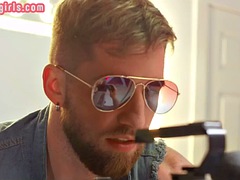 Velike joške, Fafanje, Okrogla, Erotično, Gej, Telovadnica, Spodnje perilo, Rdečelaska