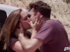 Zadek, Velký zadek, Kuřba, Stříkání spermatu, Hardcore, Přírodní prsa, Orgasmus, Na veřejnosti