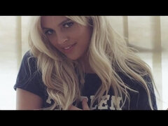 Amatéři, Velké kozy, Blondýna, Masturbace, Sólo, Svádění, Teenka