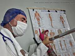 Enthousiasteling, Universiteit, Arts, Gynaecoloog, Roodharige vrouw, Mager, Student, Uniformpje