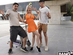 Velký zadek, Velké péro, Velké kozy, Blondýna, Kuřba, Na pejska, Venku, Kozičky