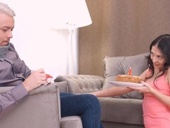 18 ans, Lécher le cul, Sucer une bite, Brunette brune, Hd, Chatte, Lécher le sphincter, Surprise