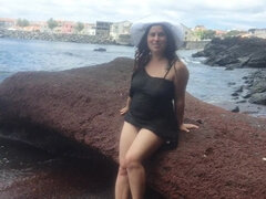 Curvy Lady Dresses up in Sexy Clothes, Masturbates on the Beach and Photoshoot