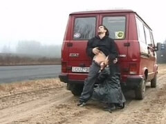 Amateur, Sucer une bite, Brunette brune, Voiture, Nue  à poil, De plein air, Public, Suçant