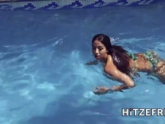 HITZEFREI Julia De Lucia dripping wet poolside fun