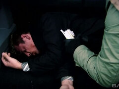 Blonde, Brunette brune, Poupée, Lesbienne, Masturbation, De plein air, Jouets