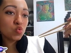 Saturno Squirt Calls the Chinese Delivery Man, She Is so Excited That She Masturbates for an Asian