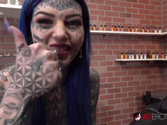 Aussie hotty Amber Luke gets a fresh nose tat