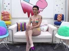 Slender brunette analyzed with impressive fuckstick