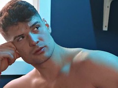 Submissive Presley Scott gets horny when he touches boxer Malik Delgatis eager cock - MAN