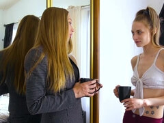 18, Velike joške, Lezbijke, Lizanje, Milf, Muco, Najstnice
