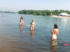 Amateur, Plage, Brunette brune, Fétiche, Nudiste, Public, Adolescente, Voyeur