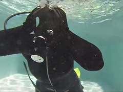 Under water in a gas mask