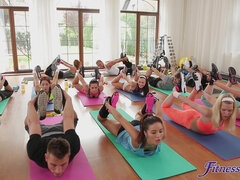 Asiático, Gimnasio, Lesbiana, Lamidas, Coño, Juguetes, Vibrador