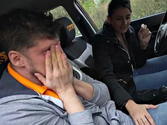 Tussi, Blasen, Auto, Handjob, Im freien, Pov, Öffentlich, Ablutschen