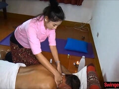 Thai amateur massage for hung tourist with a happy end